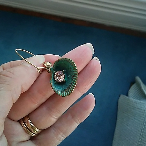 BEAUTIFUL SHELL EARRINGS! - Picture 4 of 7